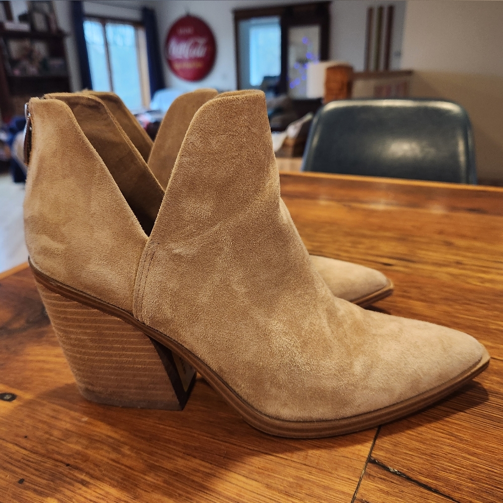 Steve Madden Tan Ankle Boots